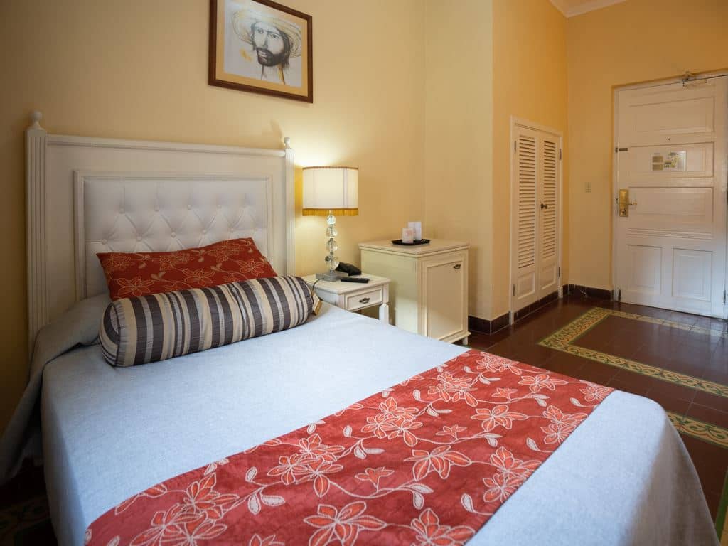 rooms-single-room