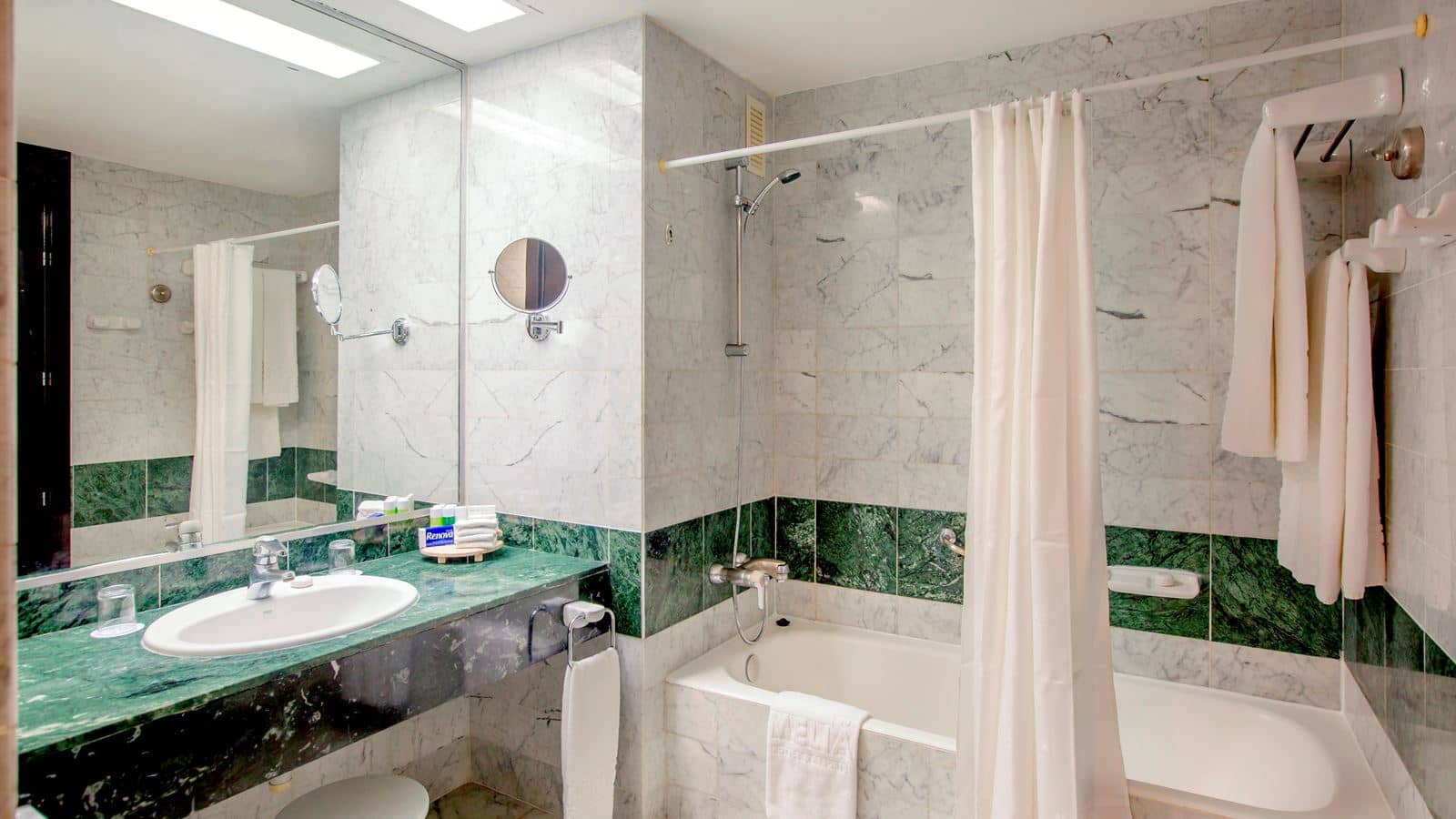 rooms-classic-room