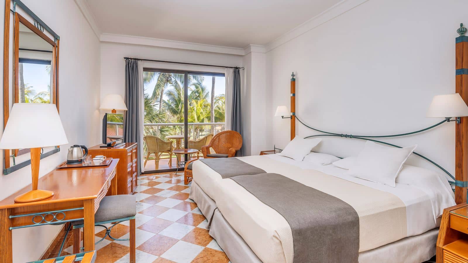 rooms-classic-room