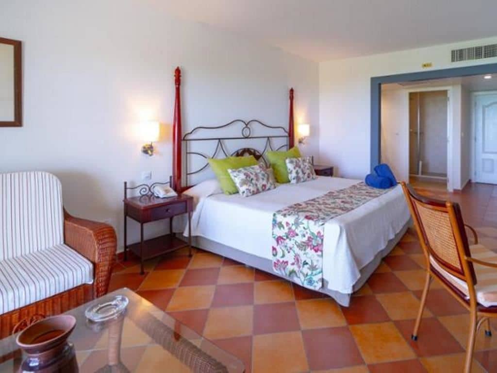 rooms-standard-room