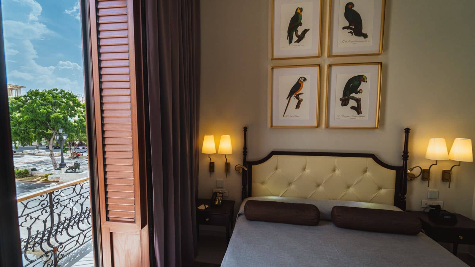 rooms-deluxe-room