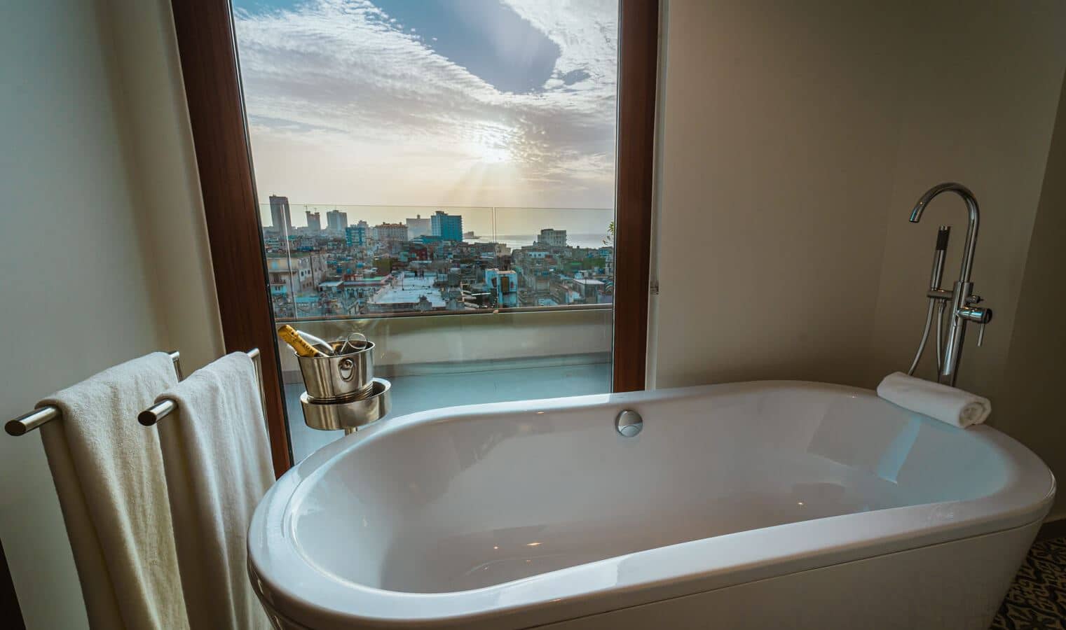 rooms-suite-terrace-panoramic-view