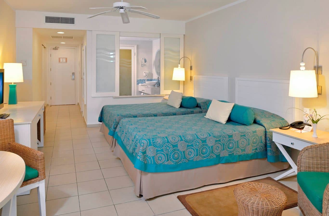 rooms-classic-room
