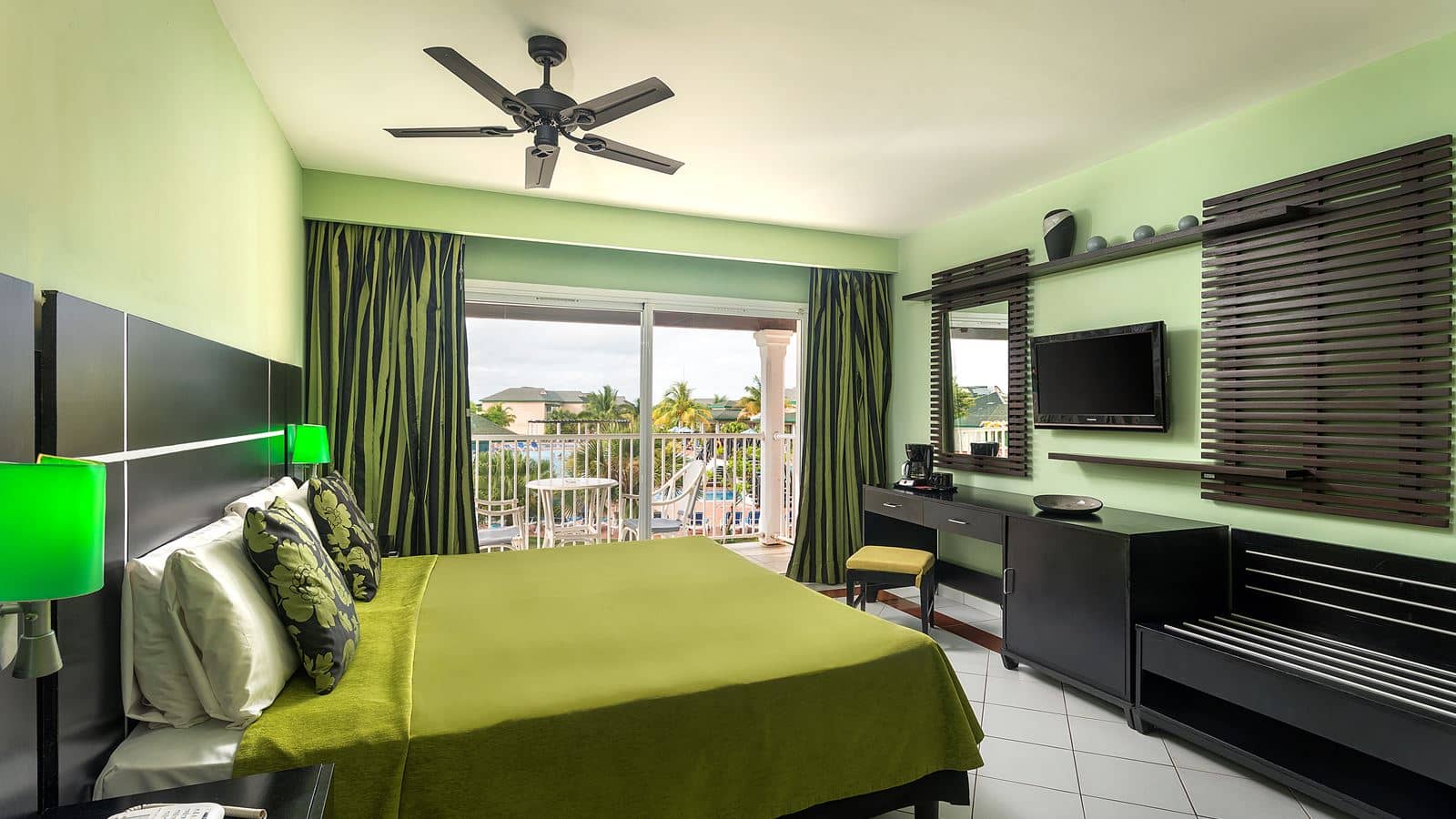rooms-deluxe-room
