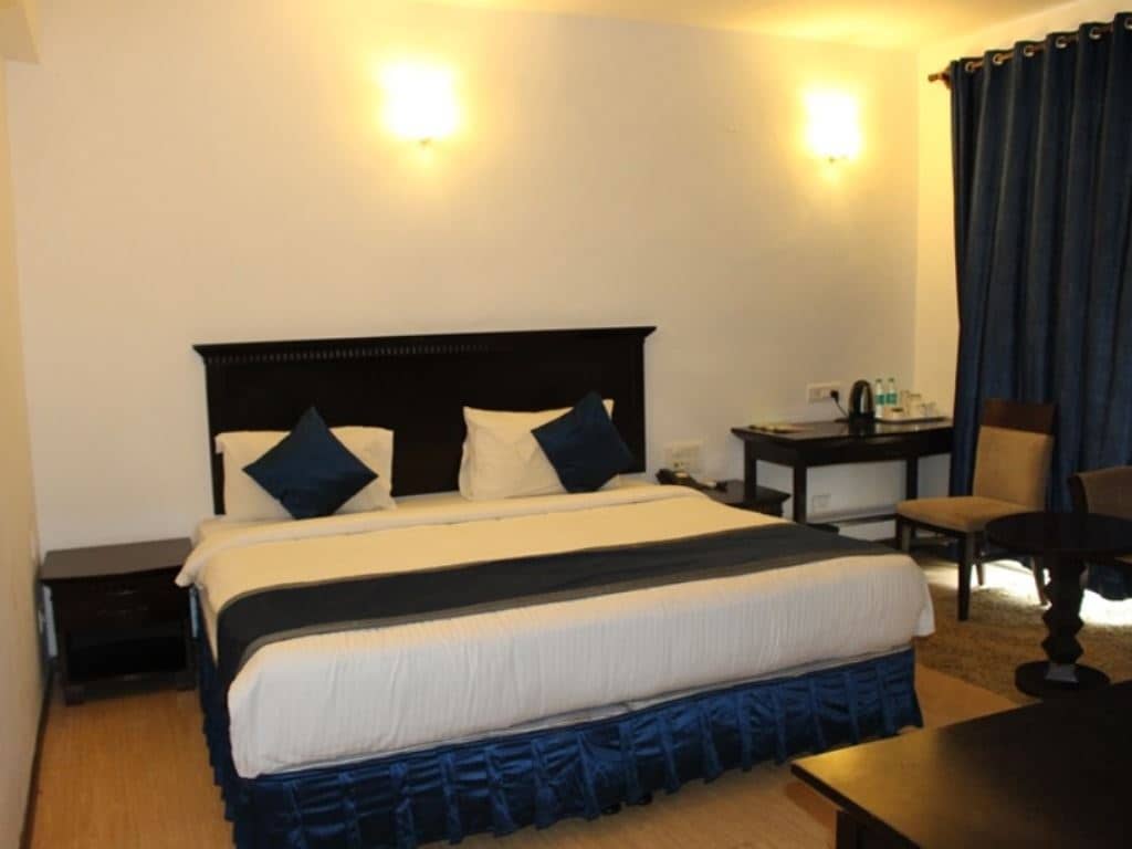 rooms-deluxe-room