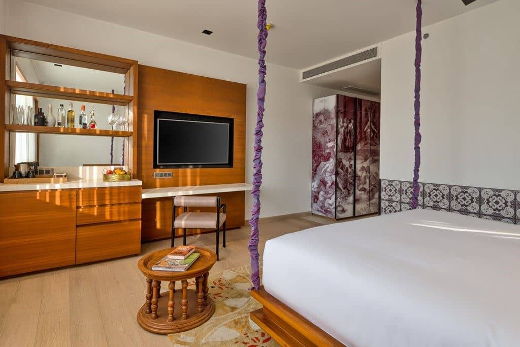rooms-deluxe-room
