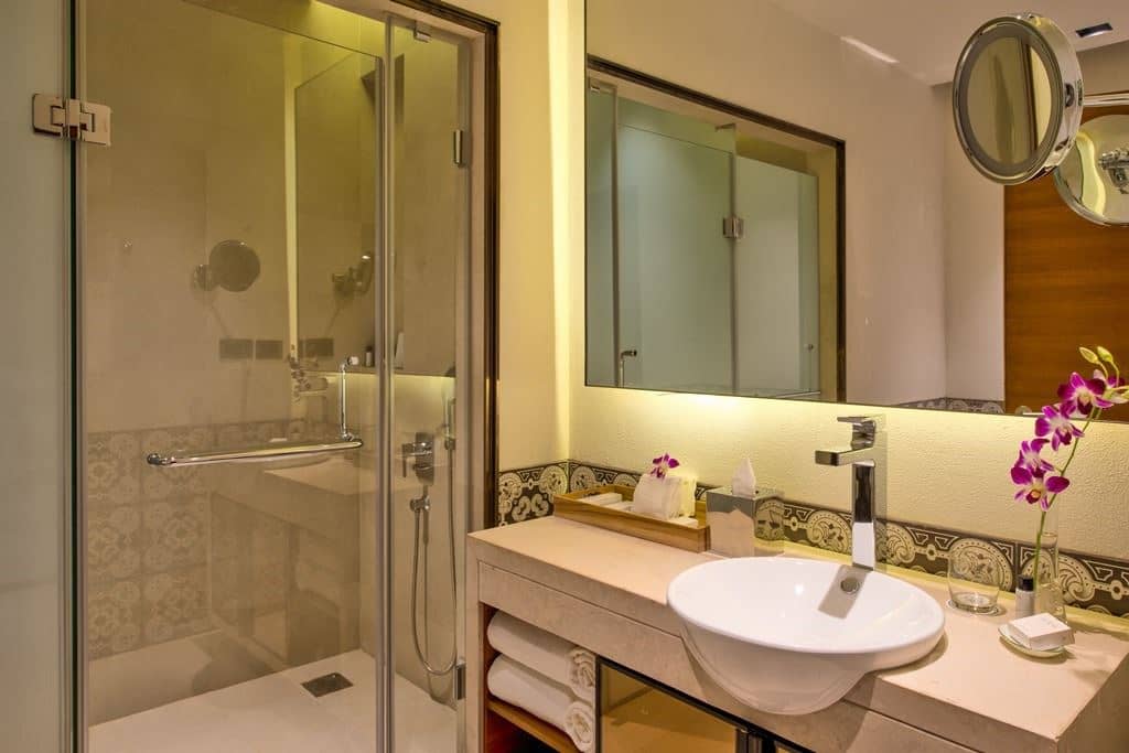 rooms-deluxe-patio-room