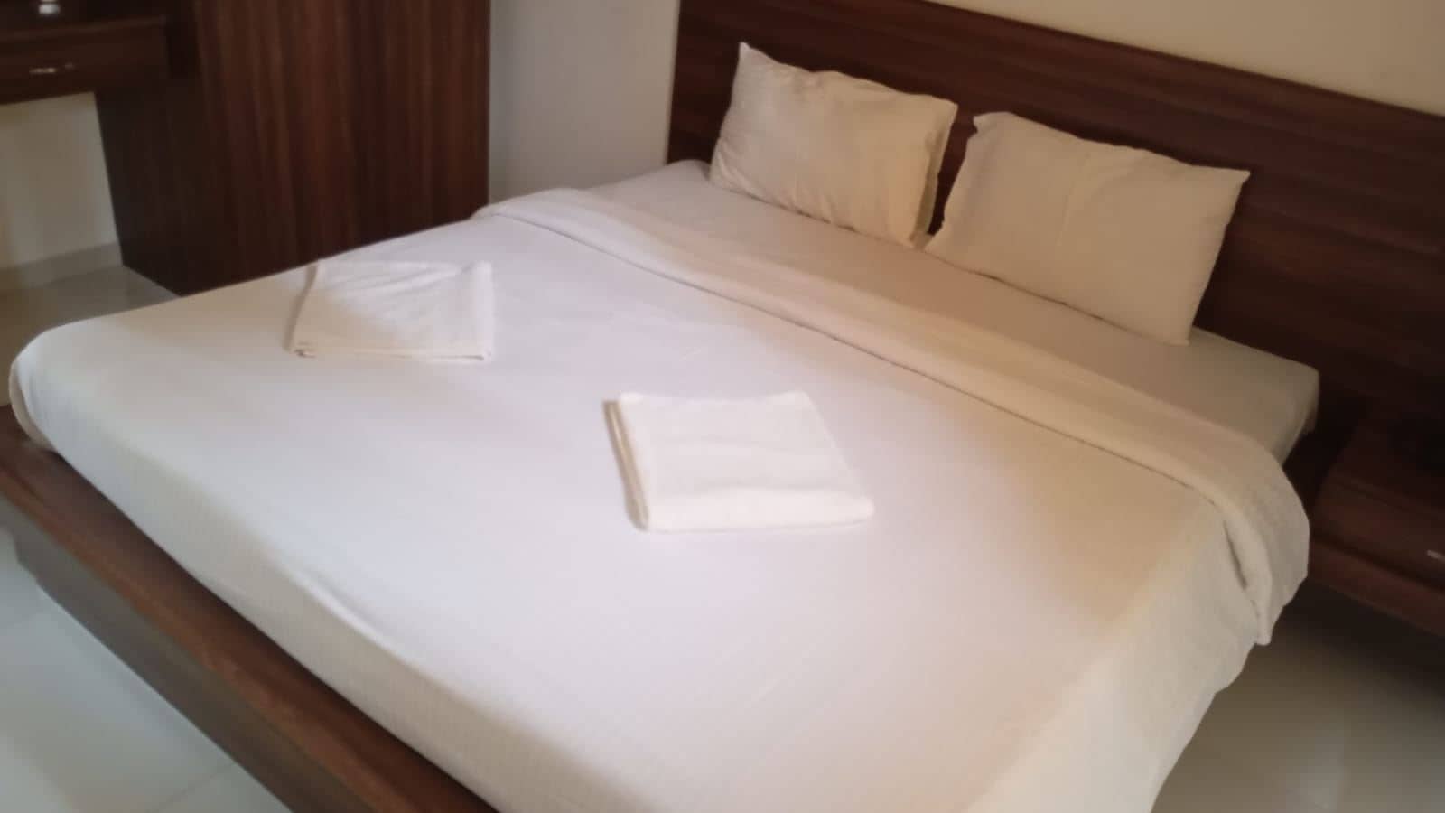 rooms-1-bhk-apt-ac