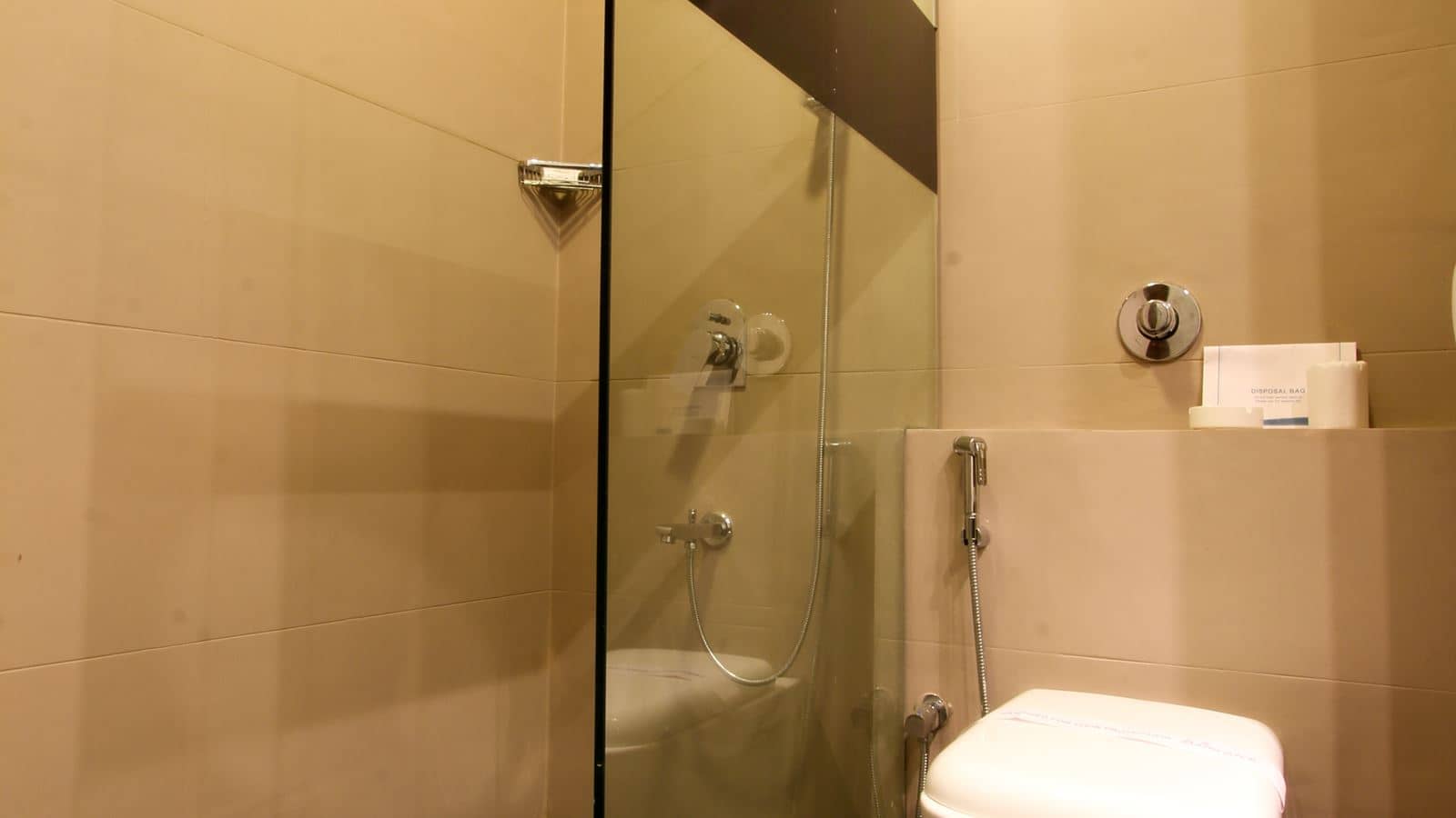rooms-deluxe-room