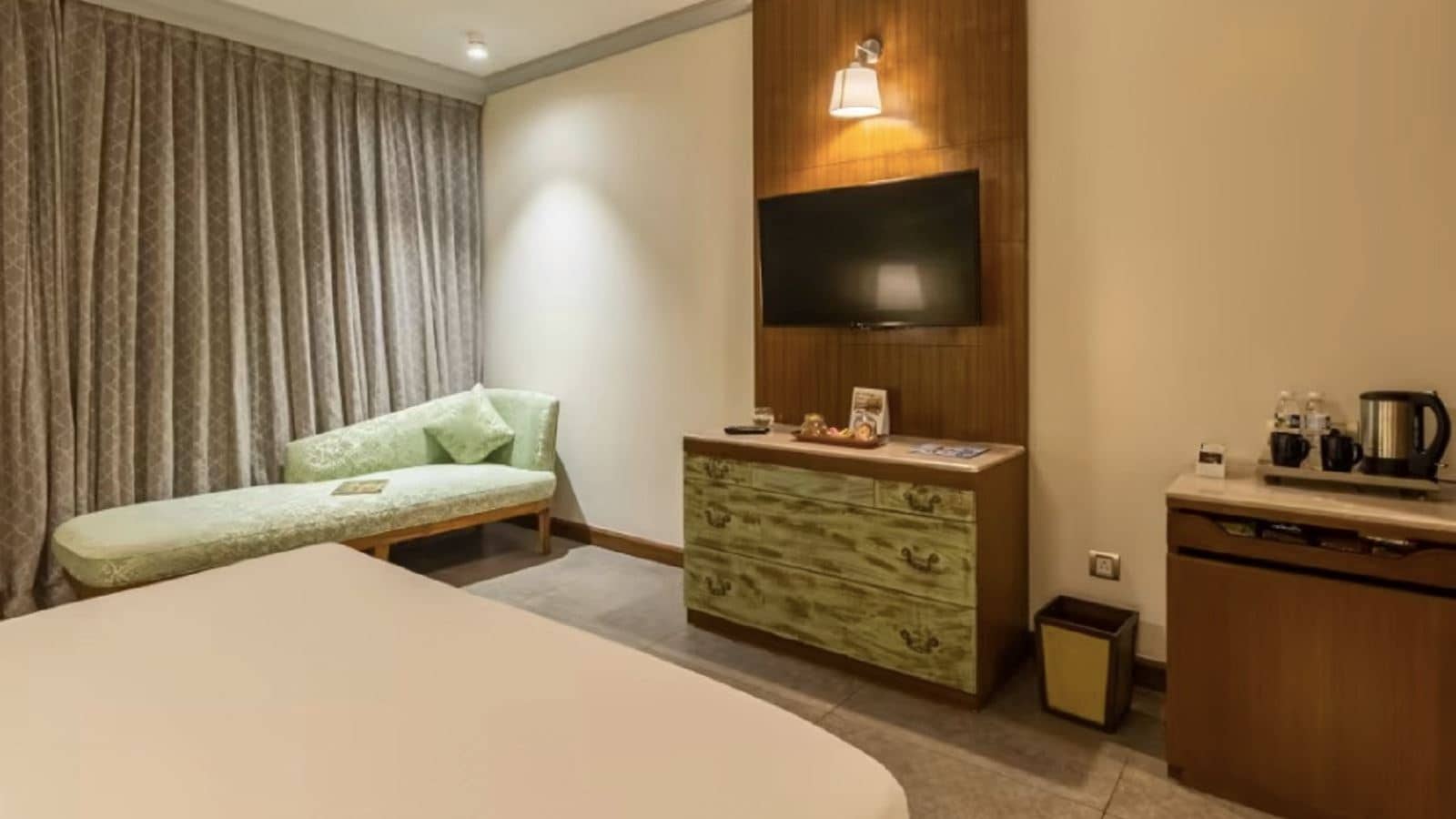 rooms-superior-room