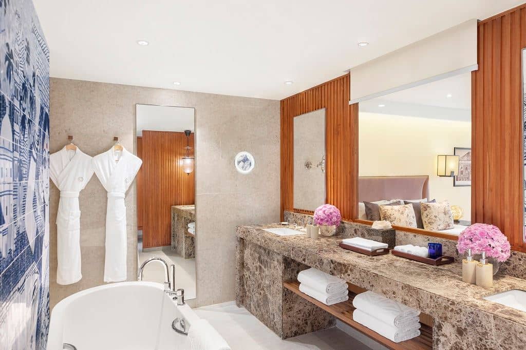rooms-deluxe-room-sea-view