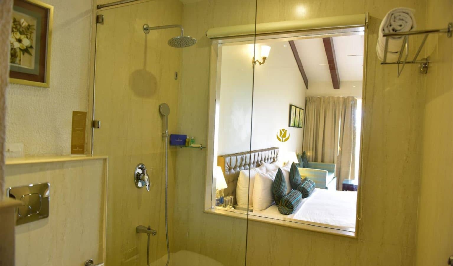 rooms-superior-room