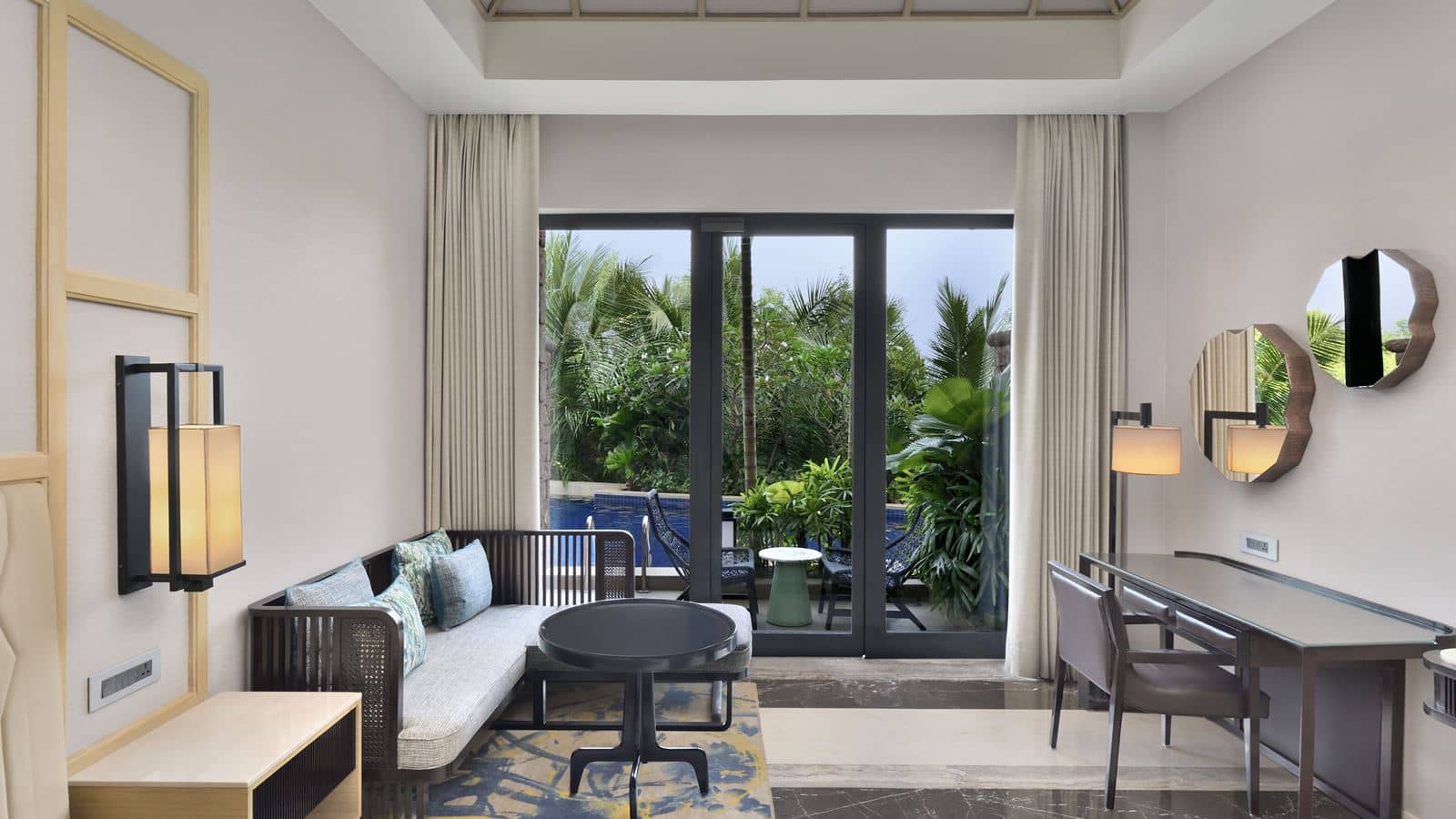 rooms-pool-patio