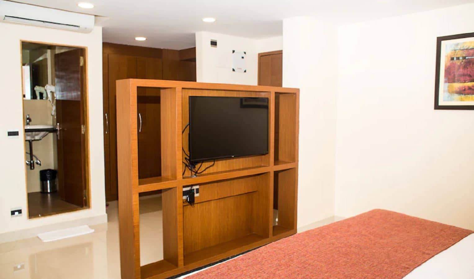 rooms-club-room
