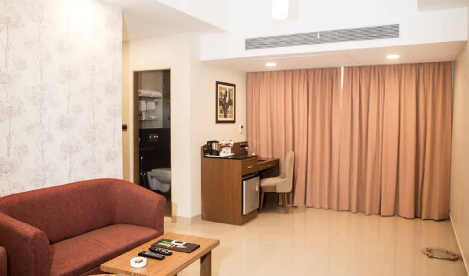 rooms-club-room