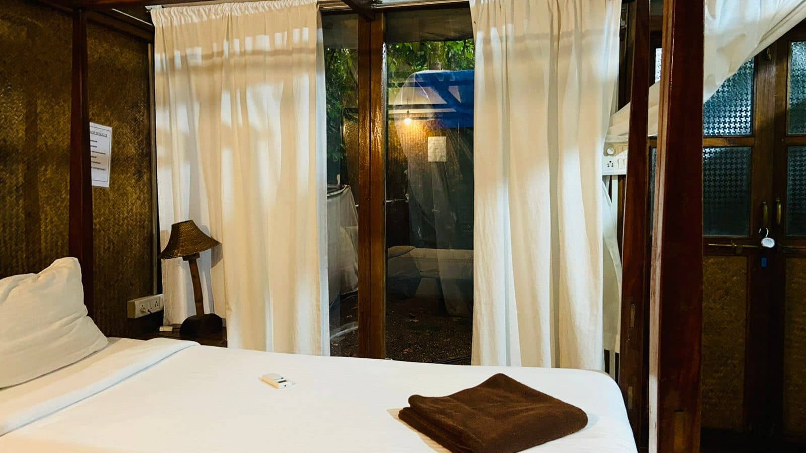 rooms-luxury-beach-close-cottage-ac