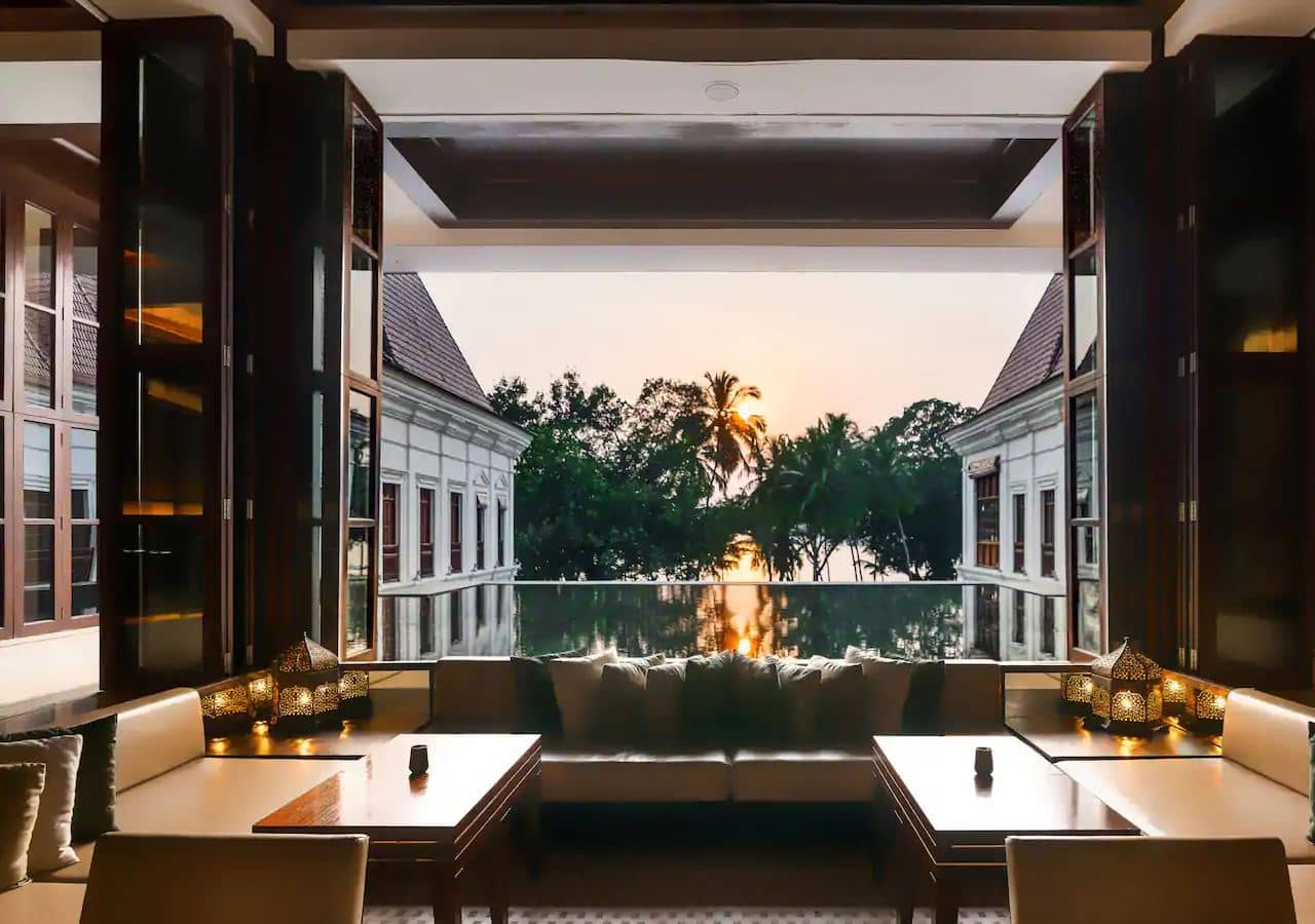 restaurants-bay-view-lounge