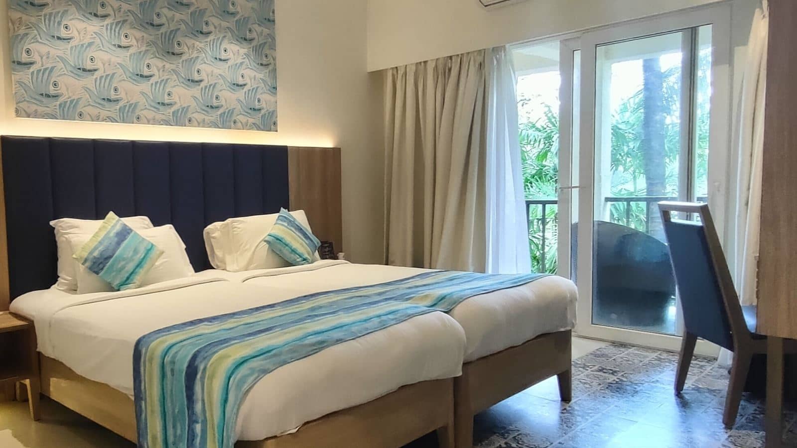 rooms-club-room