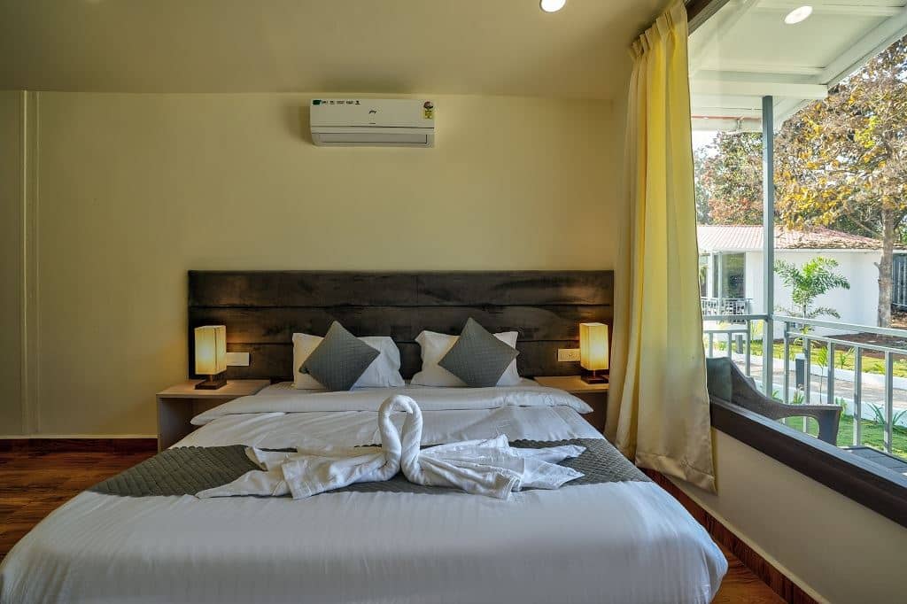 rooms-deluxe-cottage-ac-with-balcony