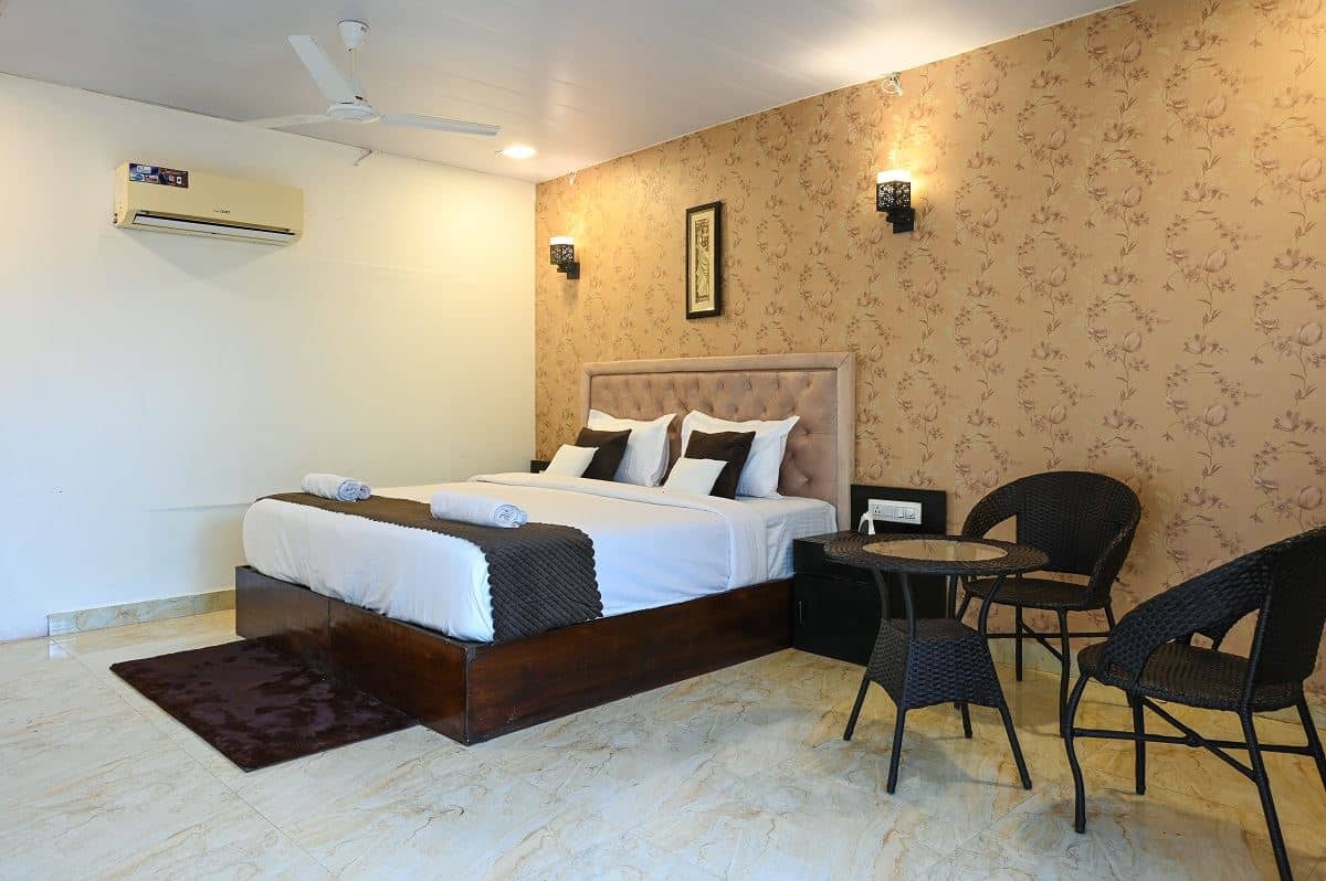 rooms-deluxe-room