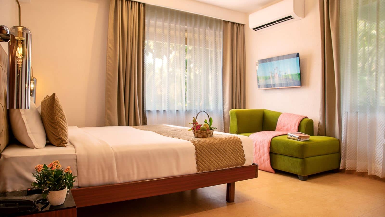 rooms-superior-room