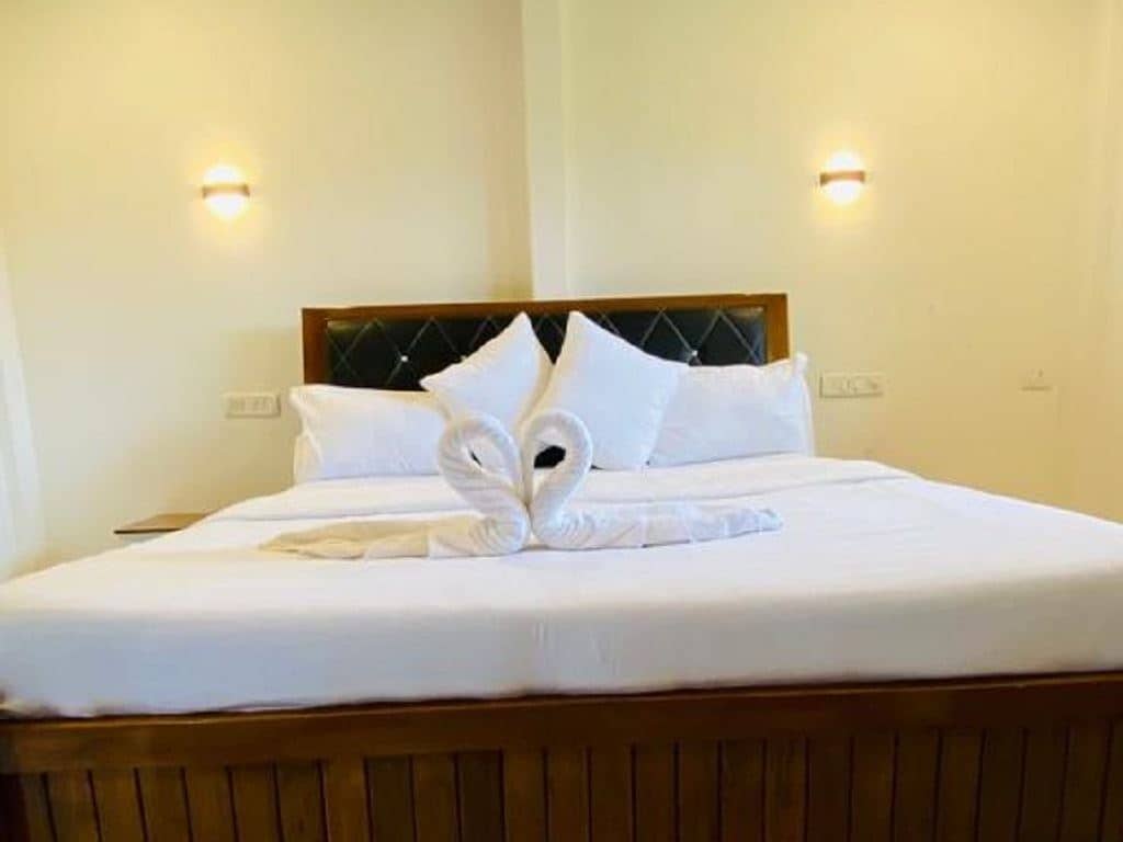 rooms-deluxe-ac--room