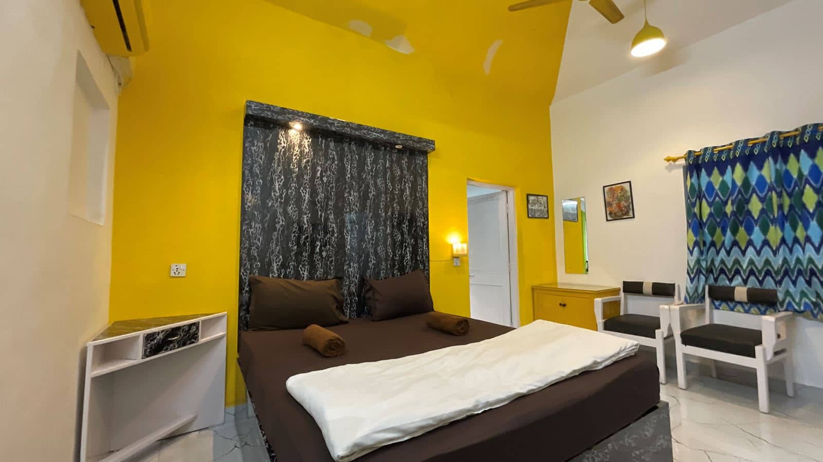 rooms-standard-ac-with-balcony