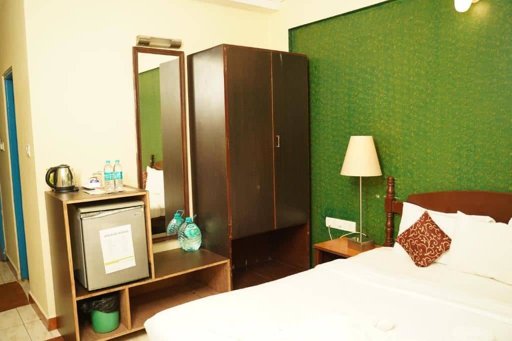 rooms-deluxe-room