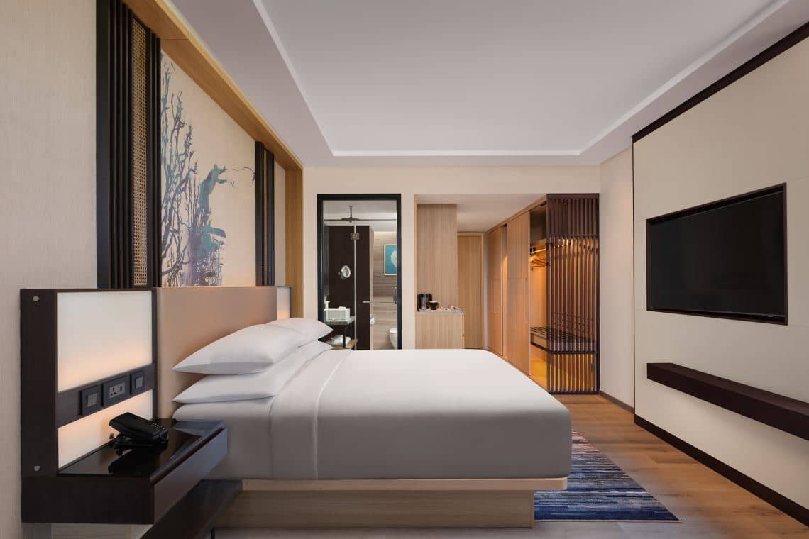 rooms-premium-ac-with-balcony