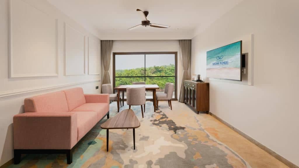 rooms-deluxe-suite-with-balcony