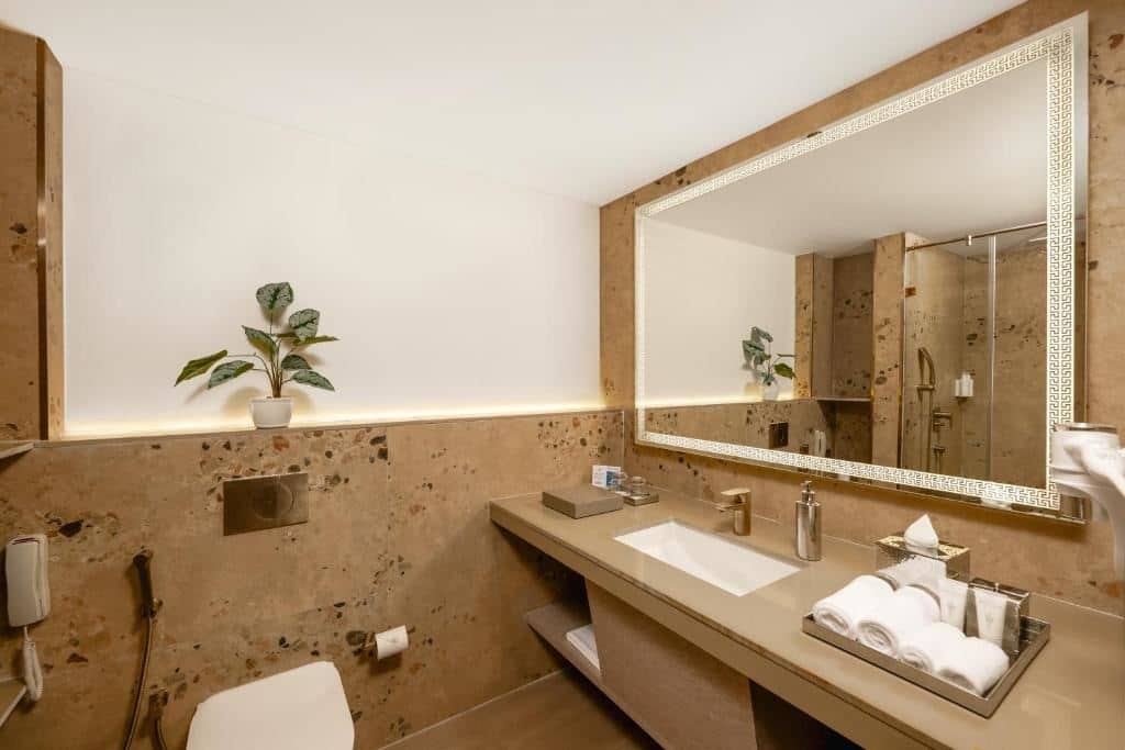 rooms-standard-kingtwin-bed-with-balcony