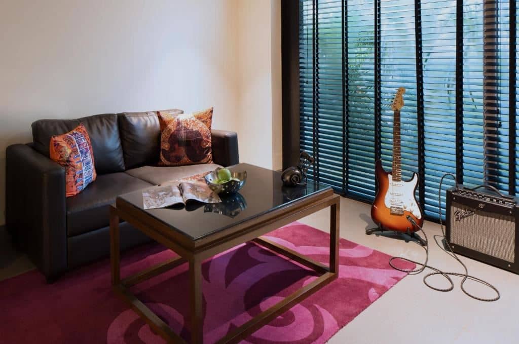 rooms-rock-suite