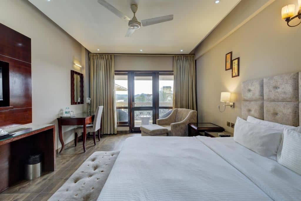 rooms-deluxe-rooms