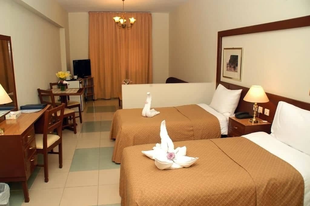 rooms-deluxe-room
