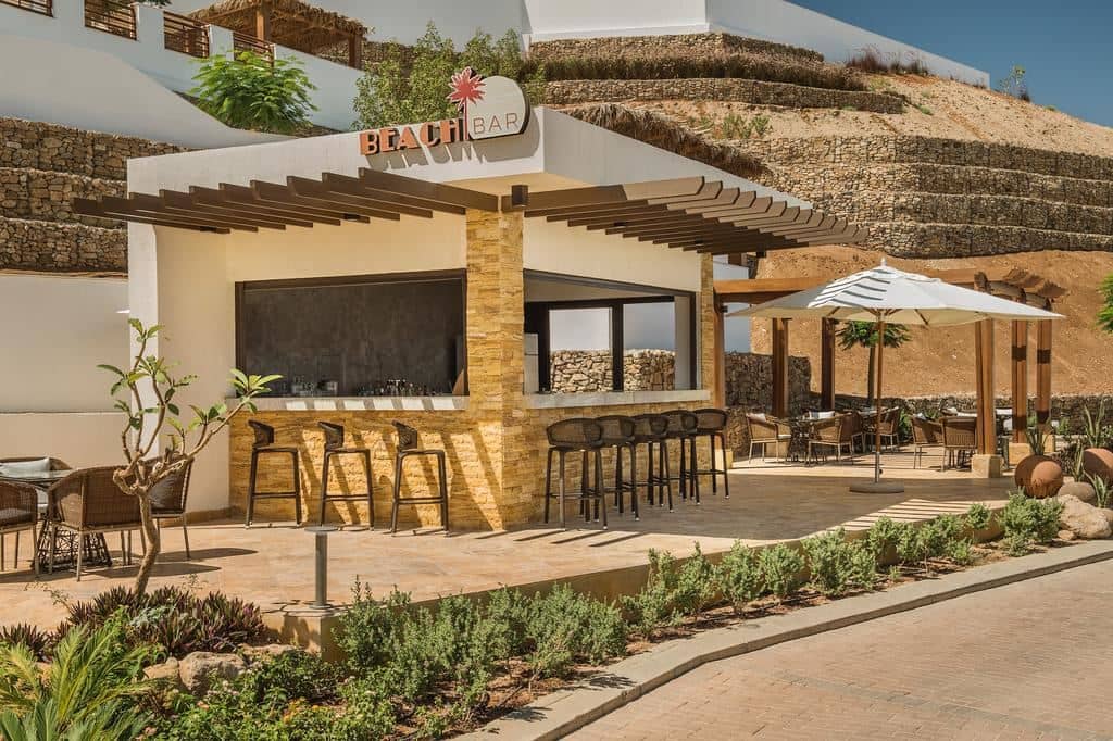 bars-swim-up-pool-bar