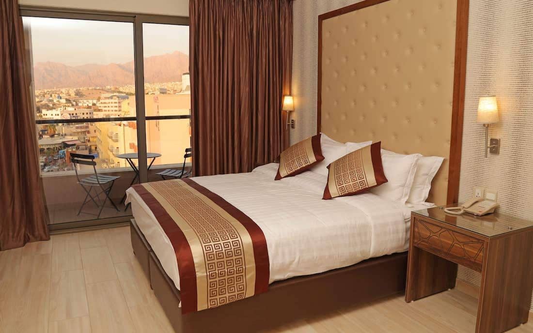 rooms-deluxe-room