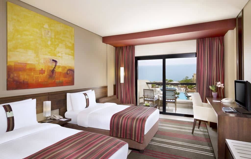 rooms-room-poolview