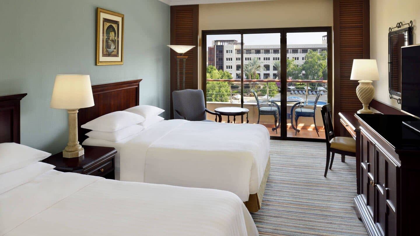 rooms-room-poolview