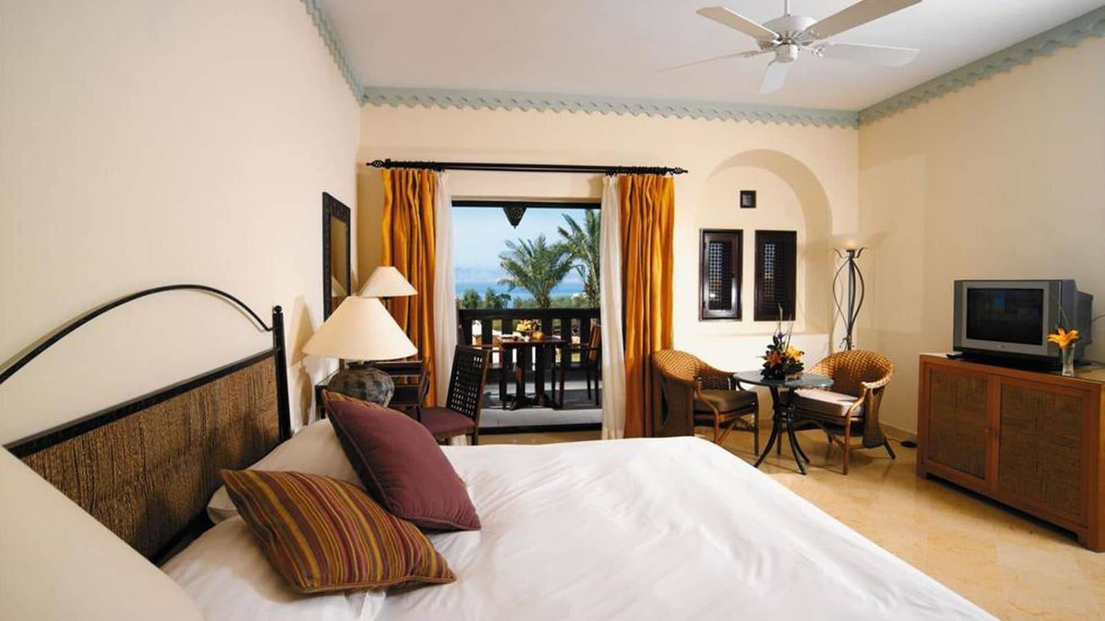 rooms-superior-room