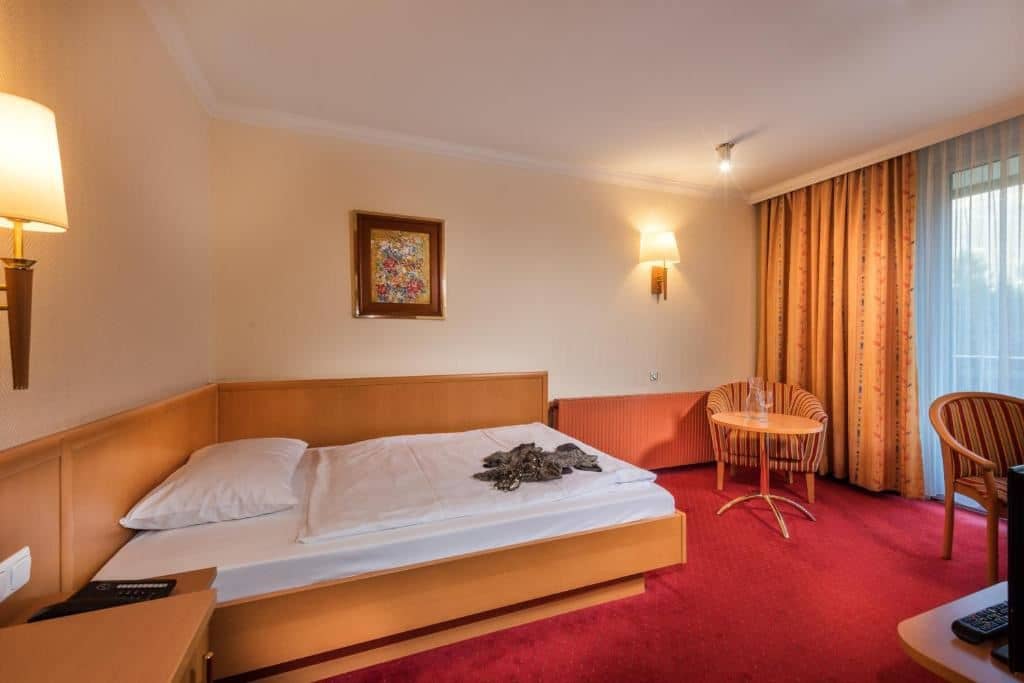rooms-double-economy-room-with-balcony--or-terrace