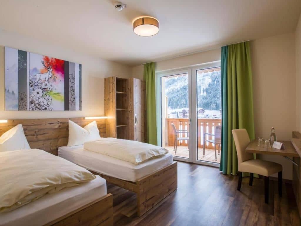 rooms-family-room