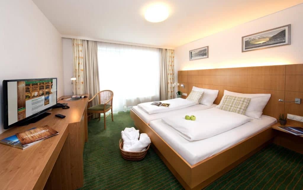 rooms-double-economy-room-with-balcony-or-terrace