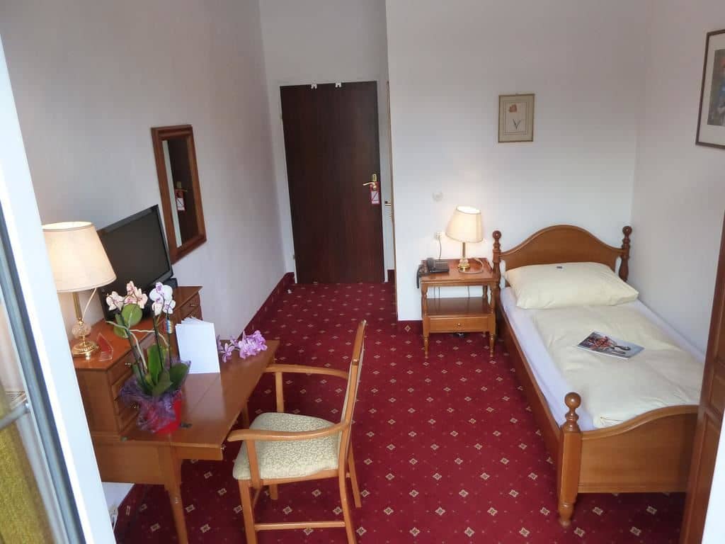 rooms-single-room-with-balcony-or-terrace