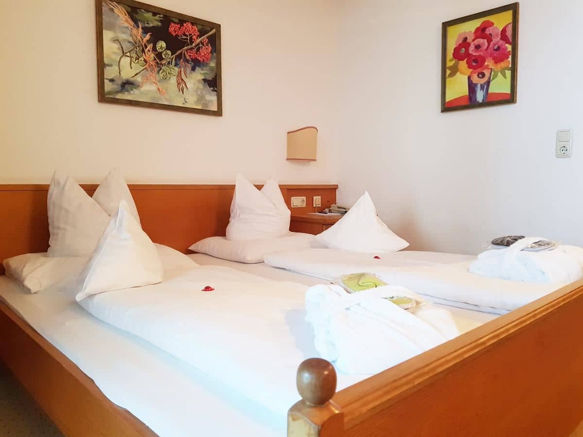 rooms-double-wolf-room