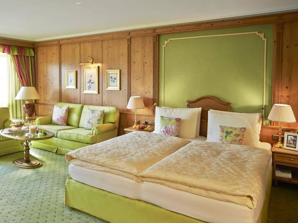 rooms-suite-with-balcony-or-terrace