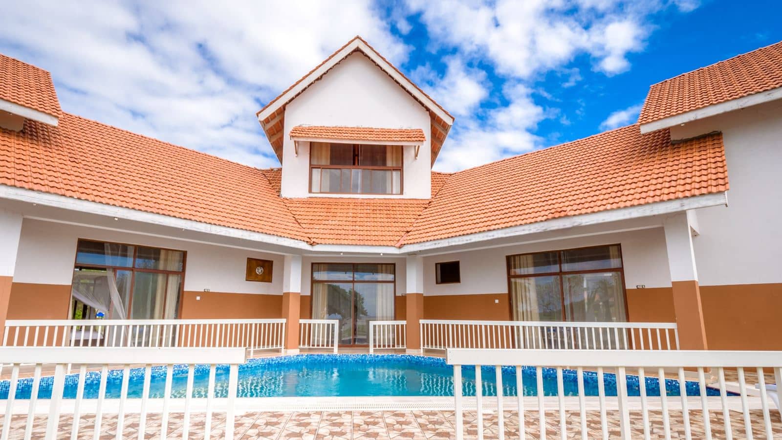 rooms-superior-pool-view-room