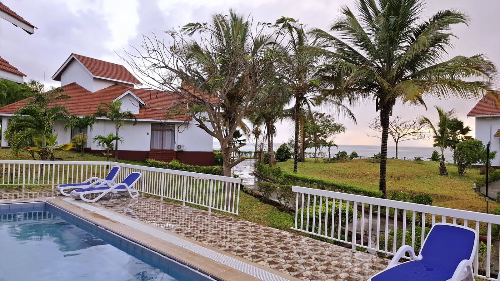 rooms-superior-pool-view-room