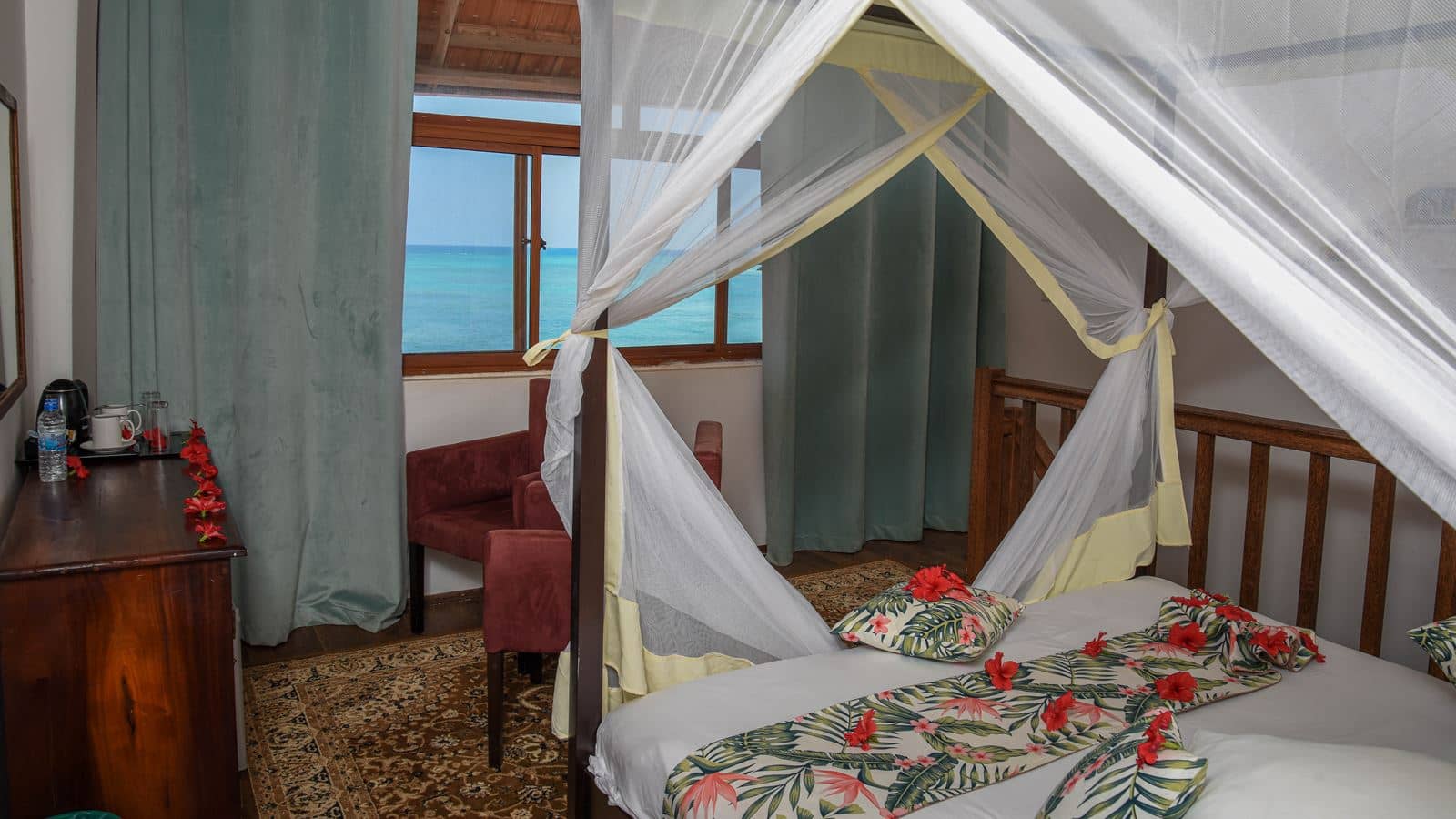 rooms-deluxe-ocean-suite