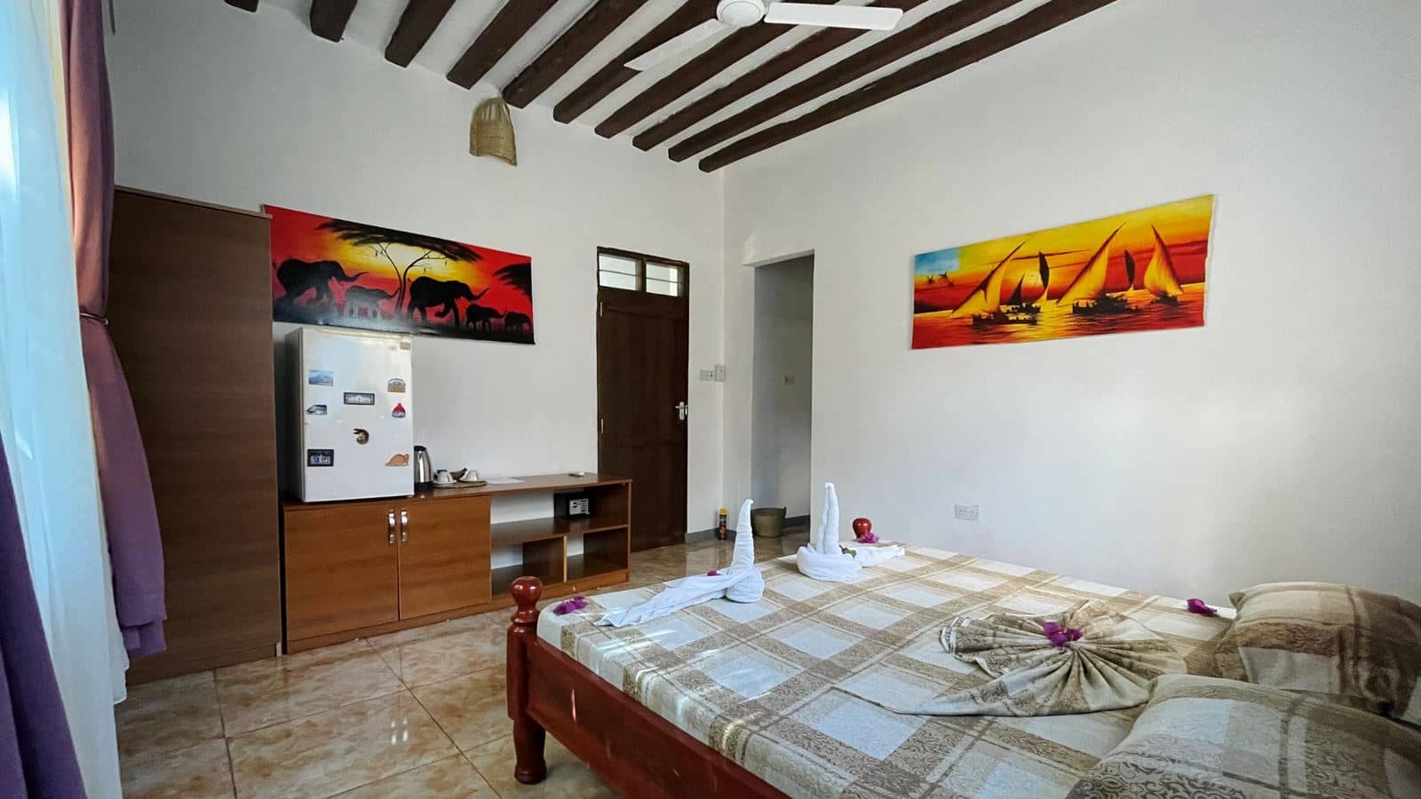 rooms-deluxe-room