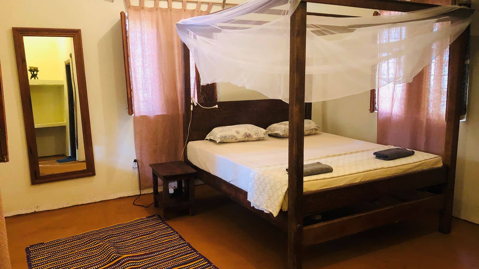 rooms-deluxe-room-non-ac